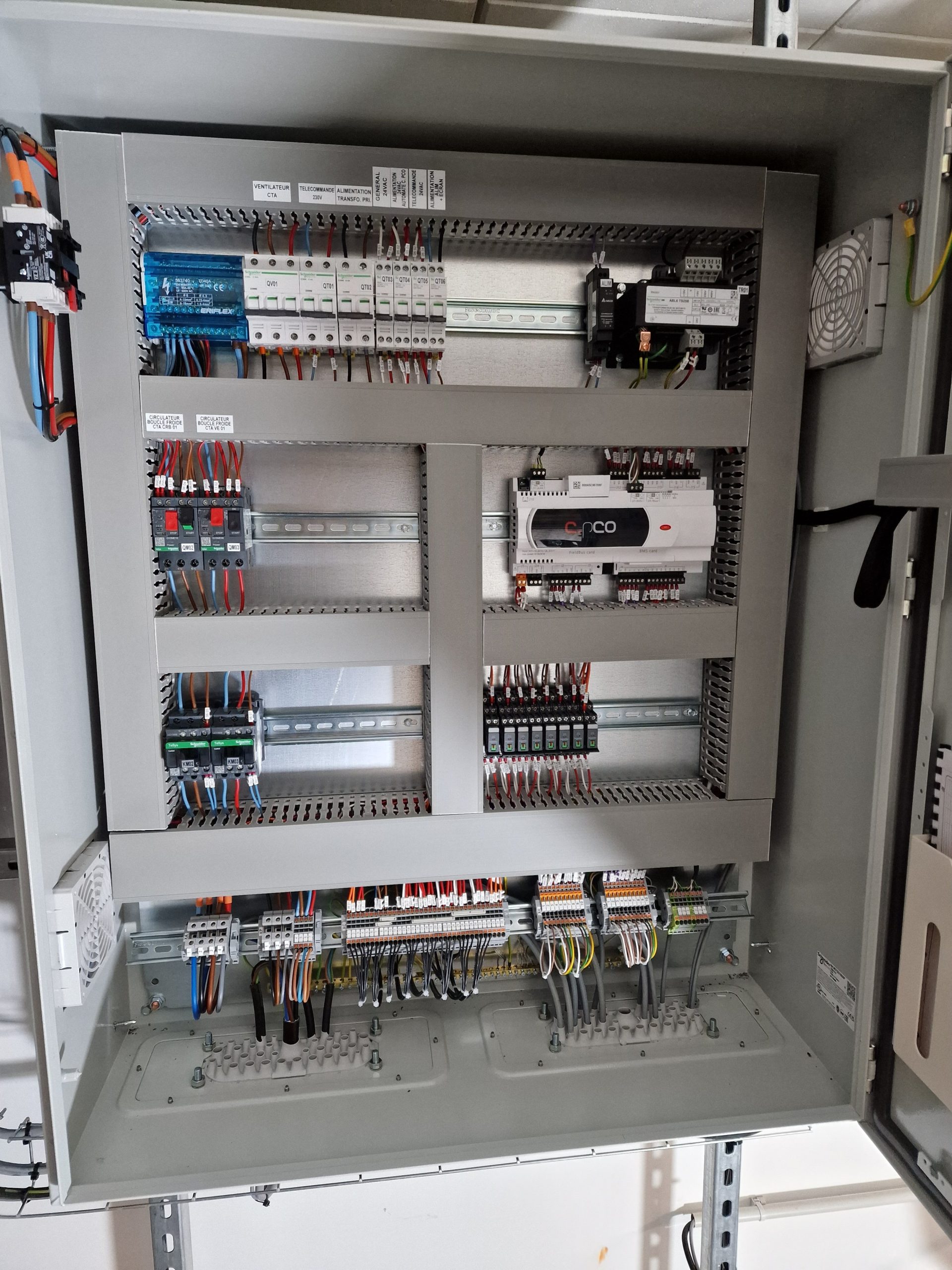 Raccordement électrique d’une centrale de traitement d’air à Aurillac