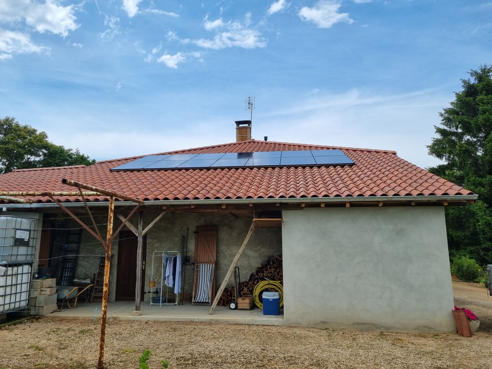 Installation de panneaux photovoltaïques 5.95 KWc à Perrex